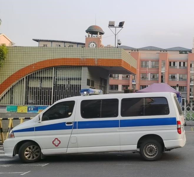 深泽救护车出租护送骨折病人一公里多少钱